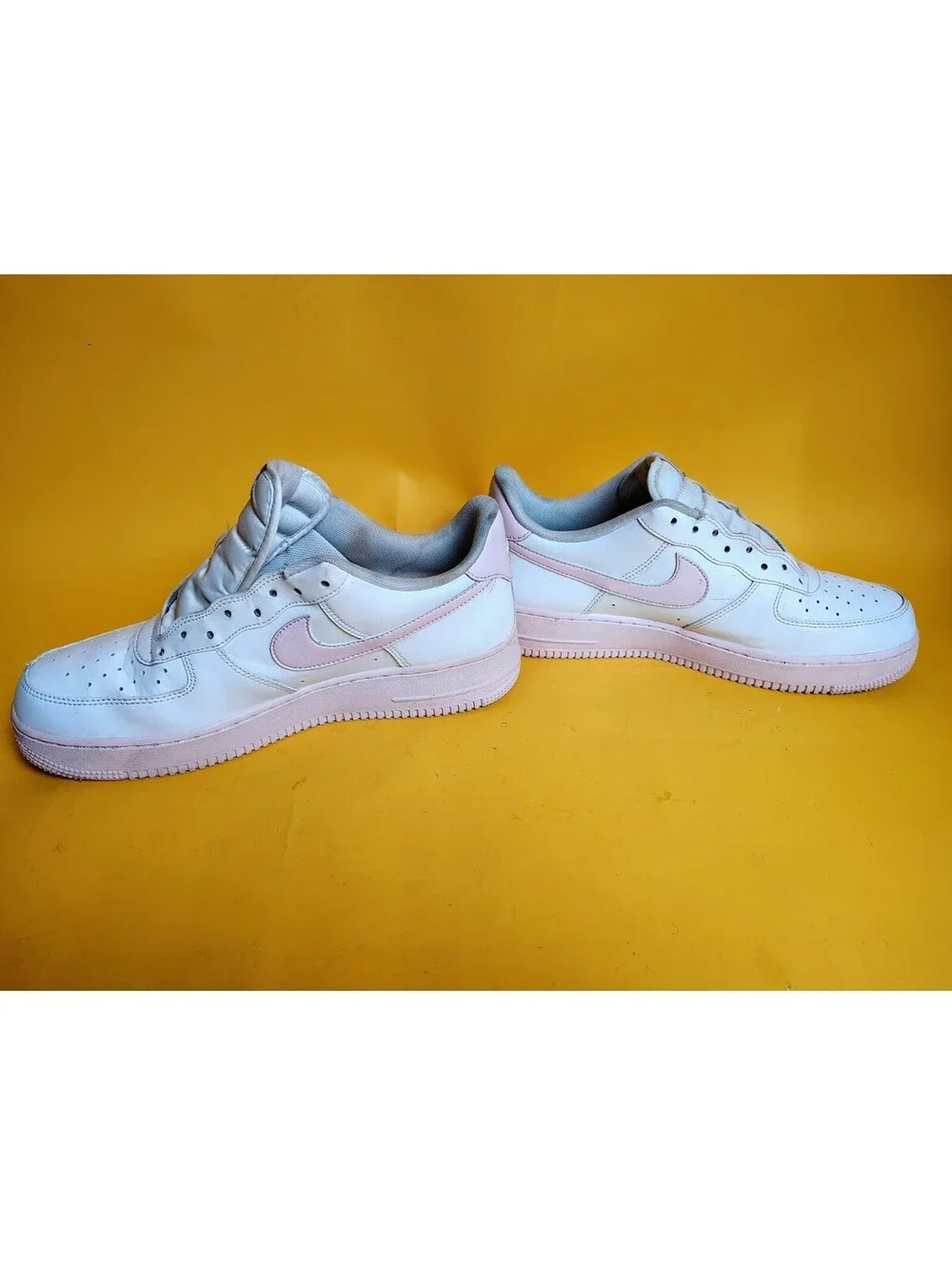Nike Air Force 1 07 Low White Pink Sole Foam CK7663-100 Men's Size 9.5 Used